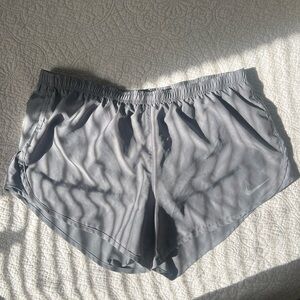 Nike: Women’s Gray Dri-Fit Athletic Running Shorts w/ Back Zipper Pocket Size L